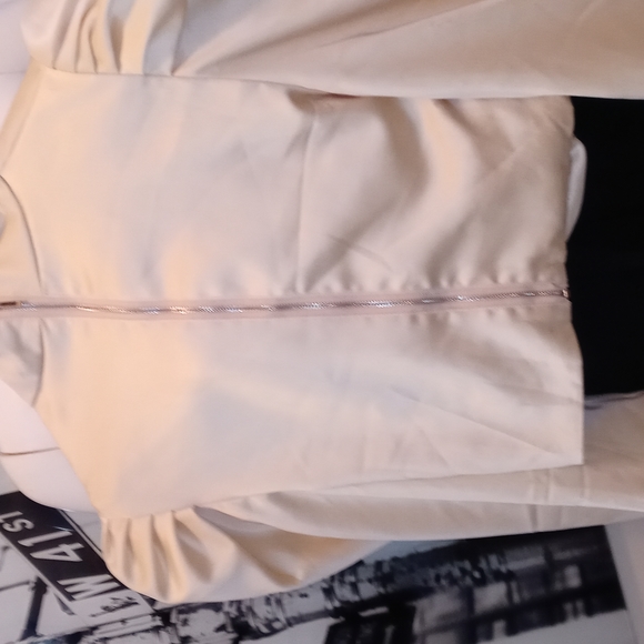 Satin pleated puff shoulder top - Picture 4 of 4